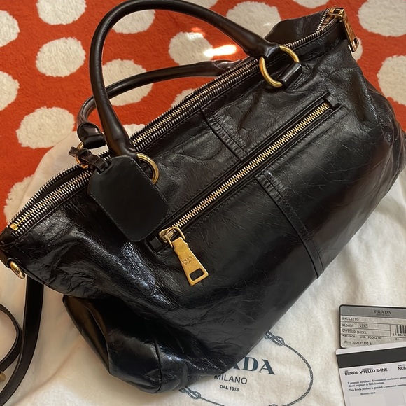 Prada bag with adjustable strap - Picture 3 of 8